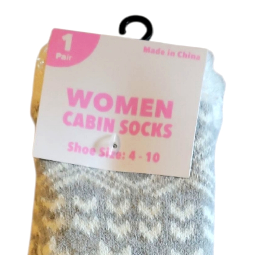 NWT WOMEN CABIN SOCKS Shoe Sz 4 - 10 Gray/White Fleece Lined Knit